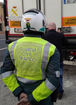 Guardia Civil detiene al conductor de un camión articulado de gran tonelaje