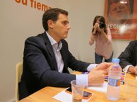 Rivera dice que su petición a Rajoy al negociar los presupuestos será que cumpla el pacto de investidura 