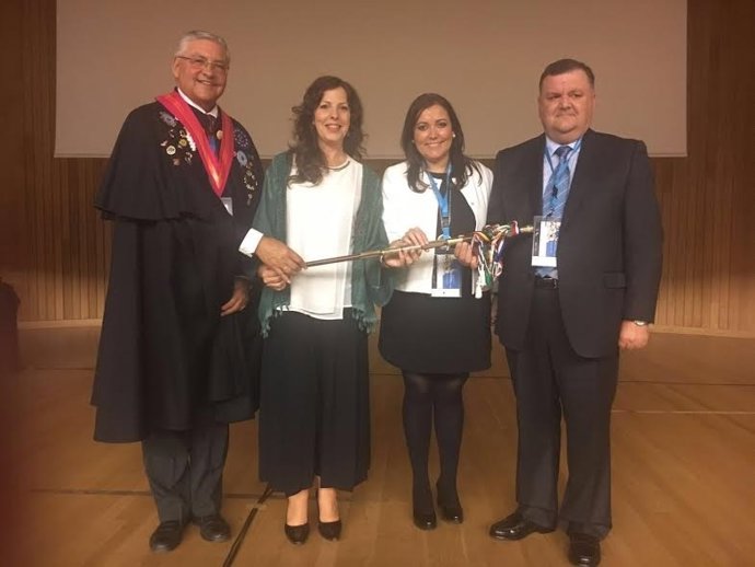 Carrillo (centro), Téllez y Zurera reciben el bastón de mando