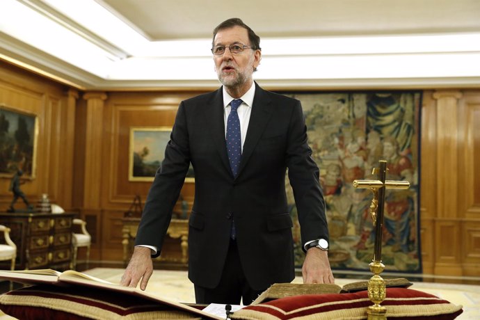 Rajoy jura ante el Rey su cargo como presidente del Gobierno