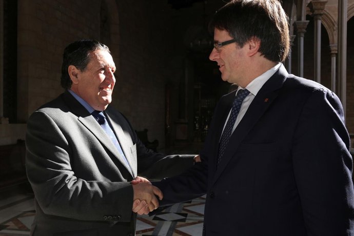 Puigdemont se reúne con el embajador de Argentina en el Palau de la Generalitat