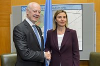 Mogherini y De Mistura abordan cómo relanzar las negociaciones a la luz de "dramática" situación en Siria