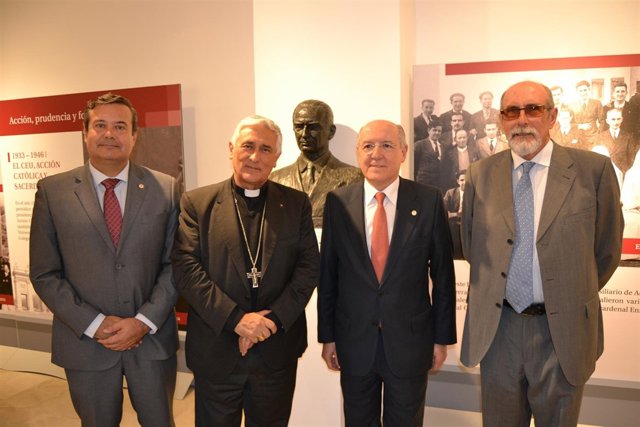 NP Y Foto Inauguración De La Exposición 'Herrera Oria, Su Tiemp Y Su Obra, Una V