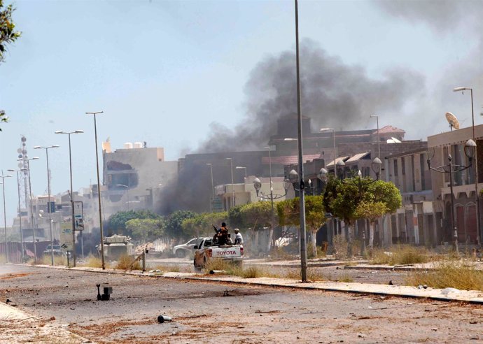 Combates entre fuerzas libias y Estado Islámico en Sirte