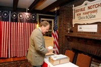 Clinton se impone en la diminuta localidad de Dixville Notch, la primera en votar en EEUU