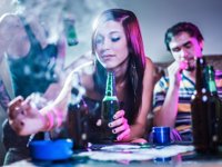 ¿Cómo afectan el alcohol y tabaco a tus dientes?