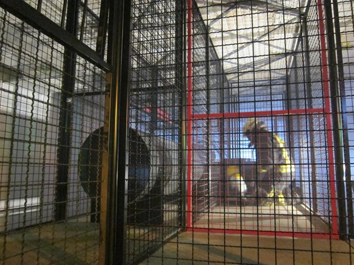 Bombero de Santander en la galería de entrenamiento del parque municipal 