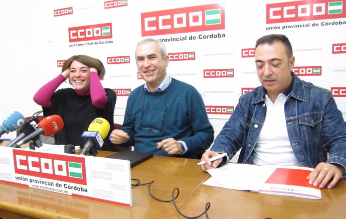 Elena Cortés, Rafael Rodríguez y José Damas en la rueda de prensa