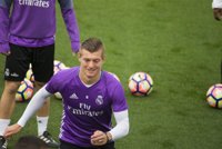 Kroos sufre una fractura en el pie y será baja contra Atlético y Barça