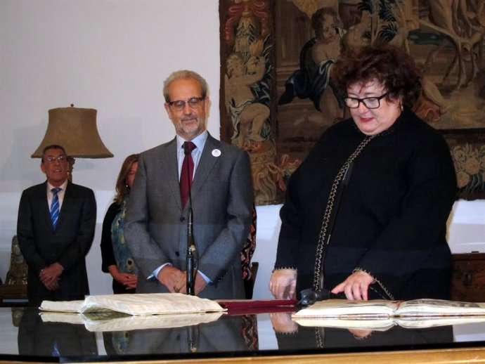 Ruipérez en la toma de posesión de la nueva directora del Centro Internacional