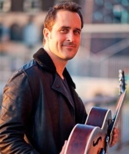 El guitarrista Jonathan Kreisbeg 