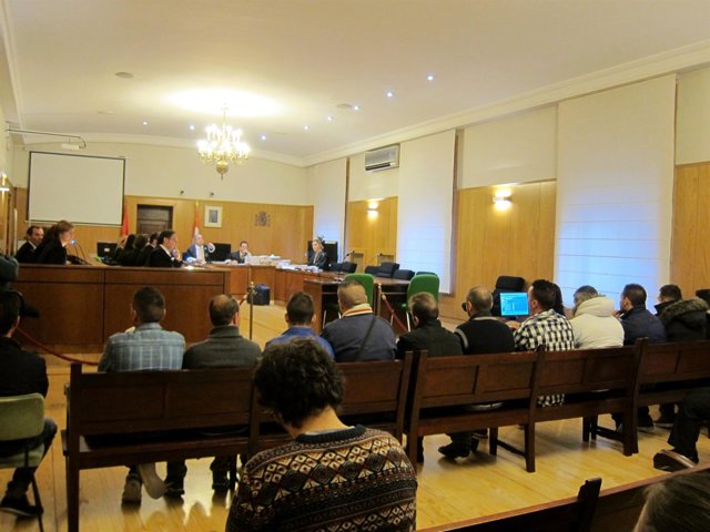 Sala de vistas de la Audiencia de Valladolid con los acusados. 