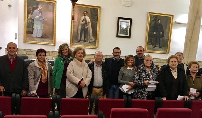 Entrega de ayudas para la adecuación de viviendas.