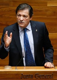 Fernández (PSOE) contesta a Ciudadanos que no puede pedir más gasto y menos impuestos a la vez