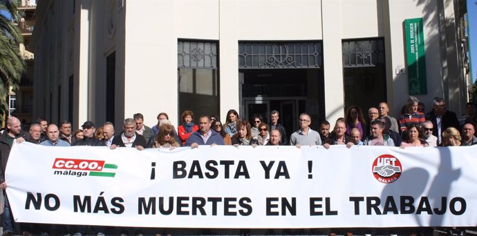 CCOO y GT durante la concentración.