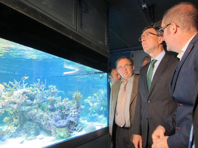 Orihuela y Ballesta, junto al conservador del Aquarium