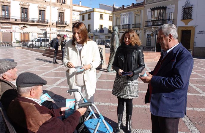 Patricia Navarro PP recogida firmas mari paz fernández ronda campaña sanidad