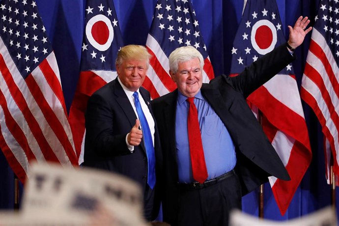 Donald Trump y Newt Gingrich durante un acto de campaña