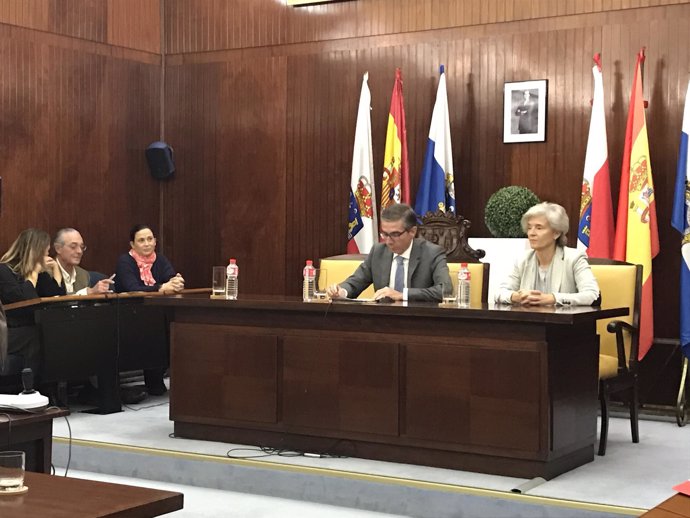César Díaz preside la sesión del Pleno extraordinario