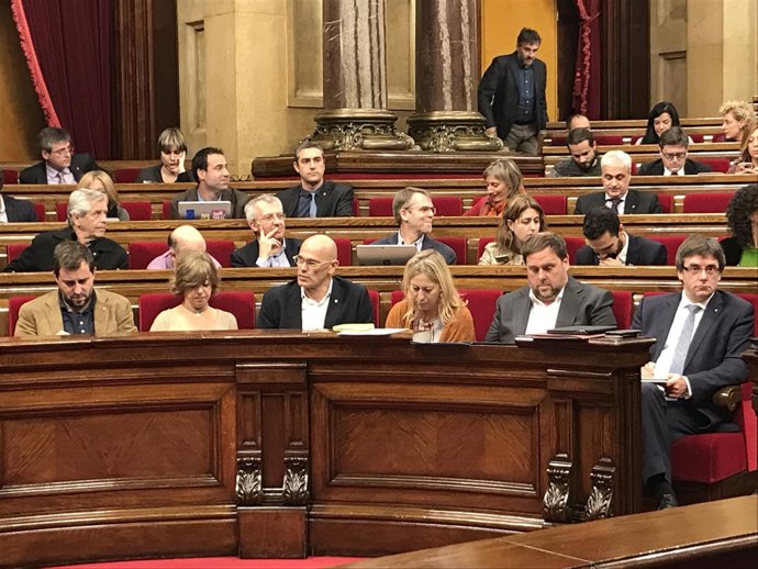 El Govern en el pleno del Parlament