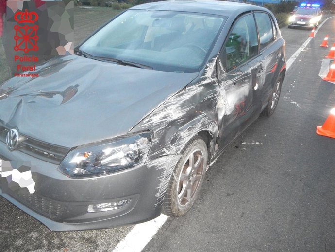 Daños en el coche tras el atropello a un ciclista