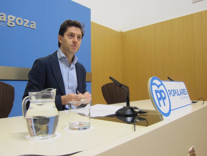 El concejal del PP, Sebastián Contín, en rueda de prensa en el Ayuntamiento