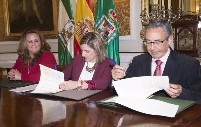 Firma de Diputación con Fundación Tres Culturas del Mediterráneo