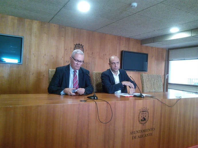 De Gea y Echávarri en rueda de prensa