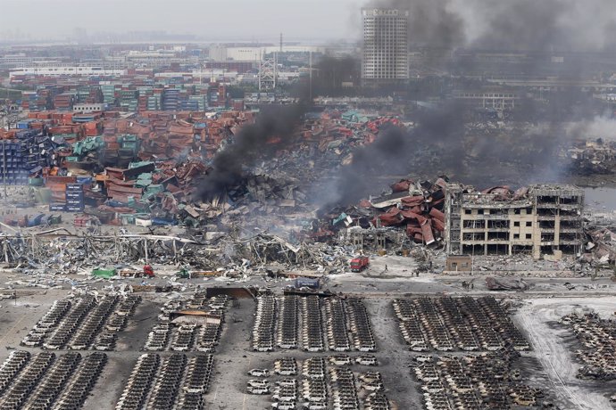Destrucción tras las explosiones en Tianjin