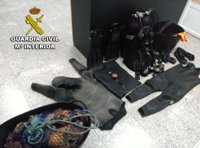 Denunciado un vecino de O Grove por extracción ilegal de vieira