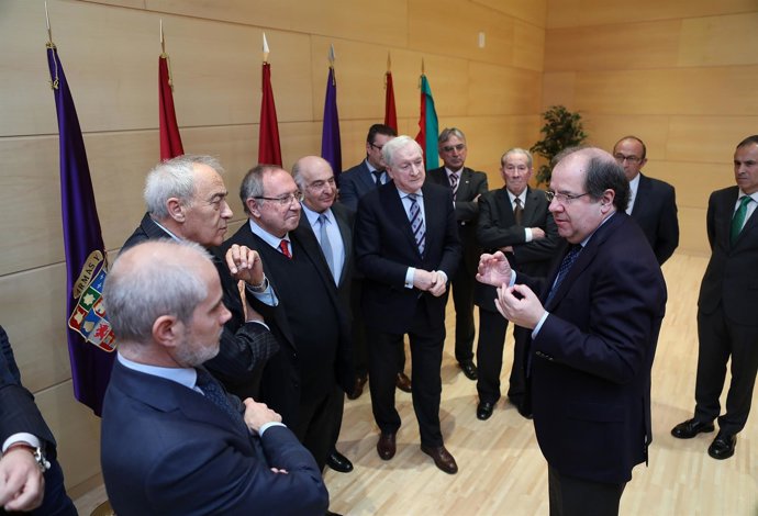 Juan Vicente Herrera recibe a presidentes de las Cámaras de Comercio