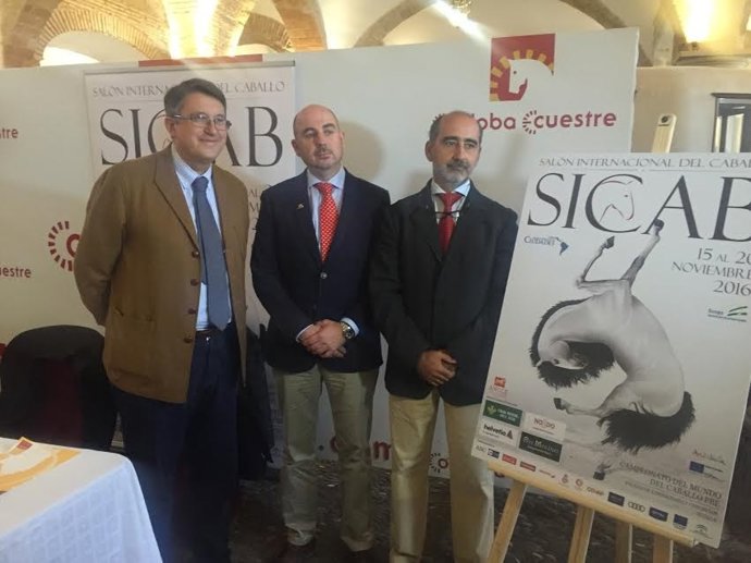 Blanco (izda.), durante la presentación