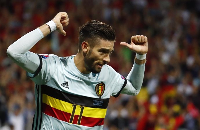 Yannick Ferreira Carrasco celebra un gol con la selección belga