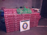 Barcelona decomisa 442.000 latas a vendedores ambulantes hasta septiembre, un 14% más