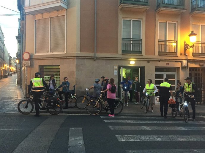 Imagen de un curso dado por policías locales a ciclistas