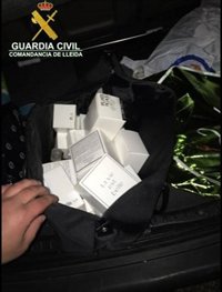 La Guardia Civil interviene a un hombre en Lleida 113 perfumes de Andorra