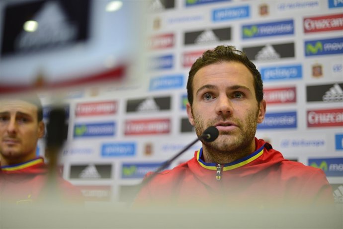 Juan Mata y Aritz Aduriz en rueda de prensa con la selección