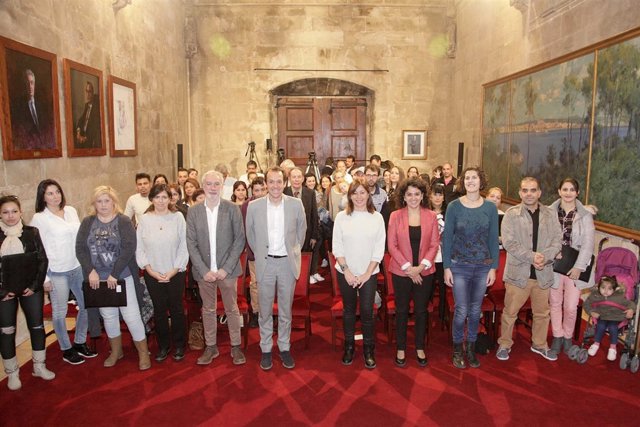 Armengol en un acto con beneficiarios del Ibavi