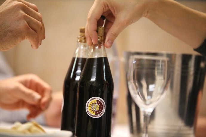 El jurado de la Festa de la Ratafia cata las ratafias presentadas en concurso