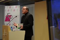 Los obispos dicen que con sus medios, como 13 TV, quieren "influir" y "no perder dinero"