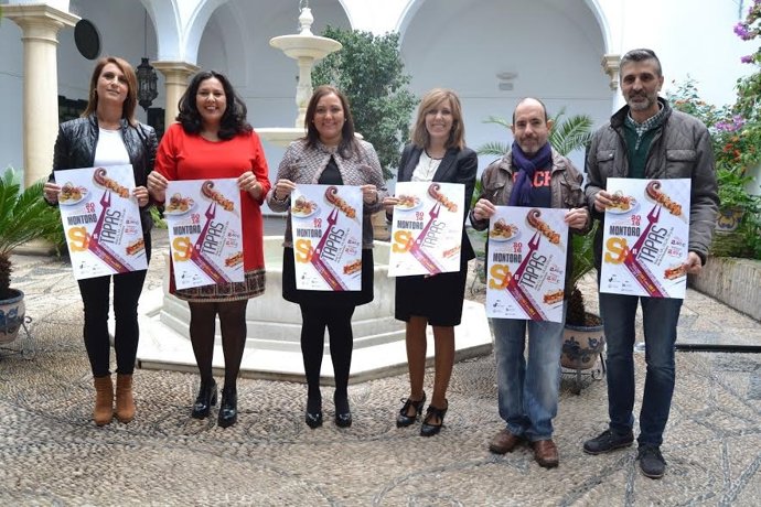 Carrillo (centro), durante la presentación de la ruta