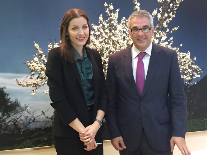 Cazlos Izquierdo en el Consejo de la Mujer