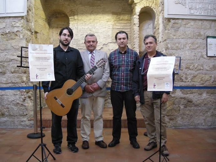 Alcalde (centro), durante la presentación del ciclo