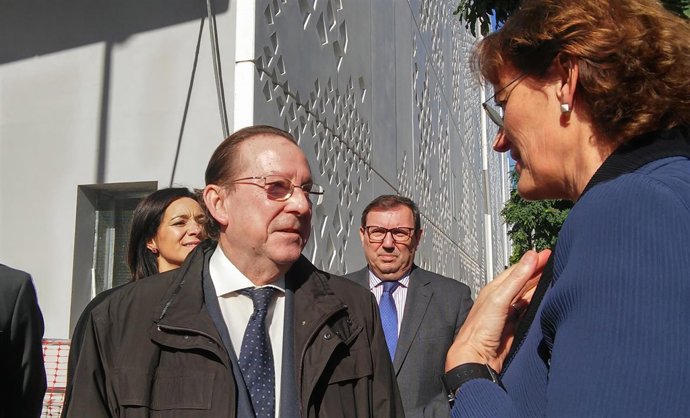 Emilio de Llera con la arquitecta de la Ciudad de la Justicia, Francine Houben