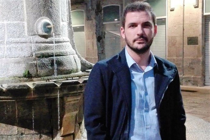 Eduardo Garzón posa para una entrevista con Europa Press en Vigo