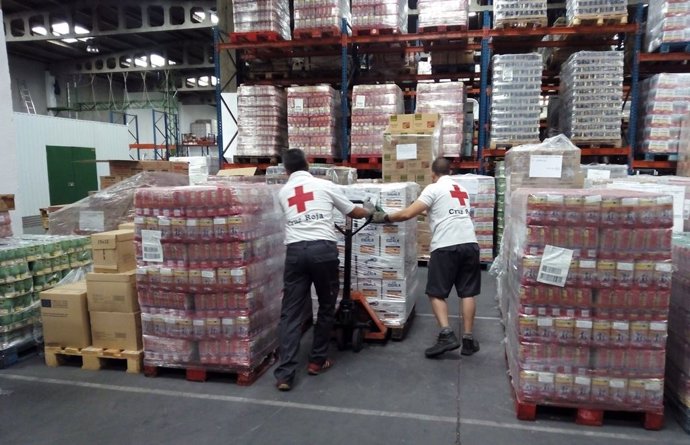 Alimentos almacenados para repartir