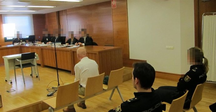 Juicio a un acusado de matar a su vecino por los ladridos de los perros