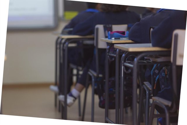 Colegio, escuela, aula, primaria, clase, niño, niña, niños, estudiando