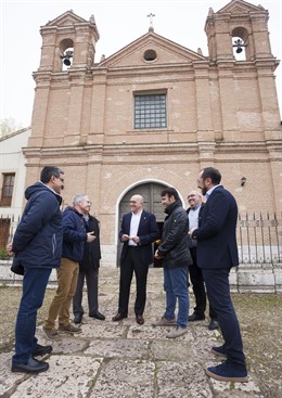 Carnero y alcaldes de la zona ante la ermita