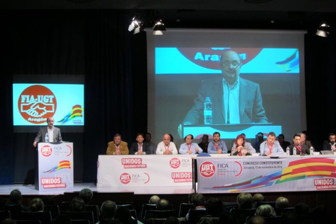 Javier Lambán en la clausura del congreso de FICA UGT-Aragón.